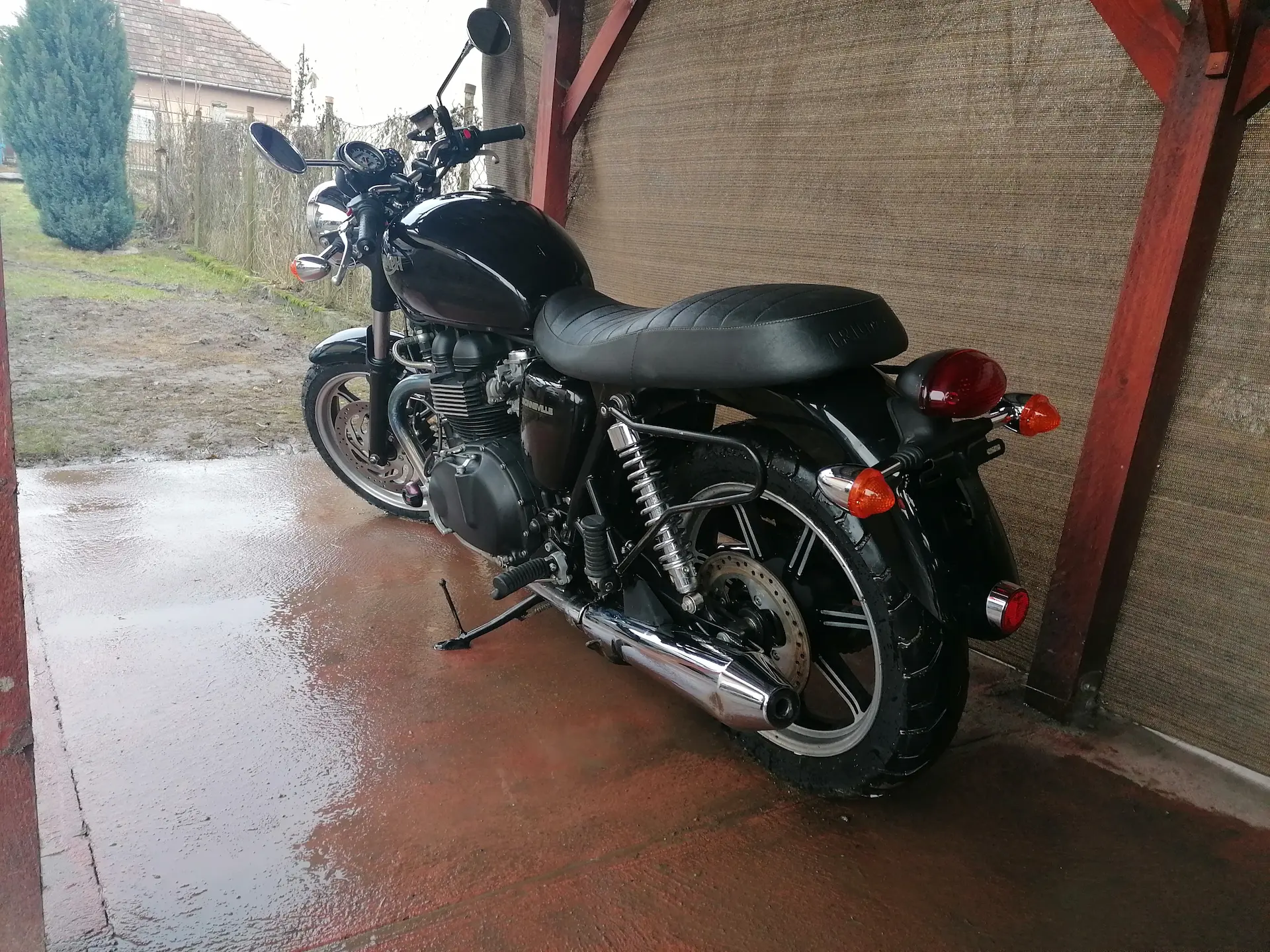Triumph Bonneville 900 - Image 2