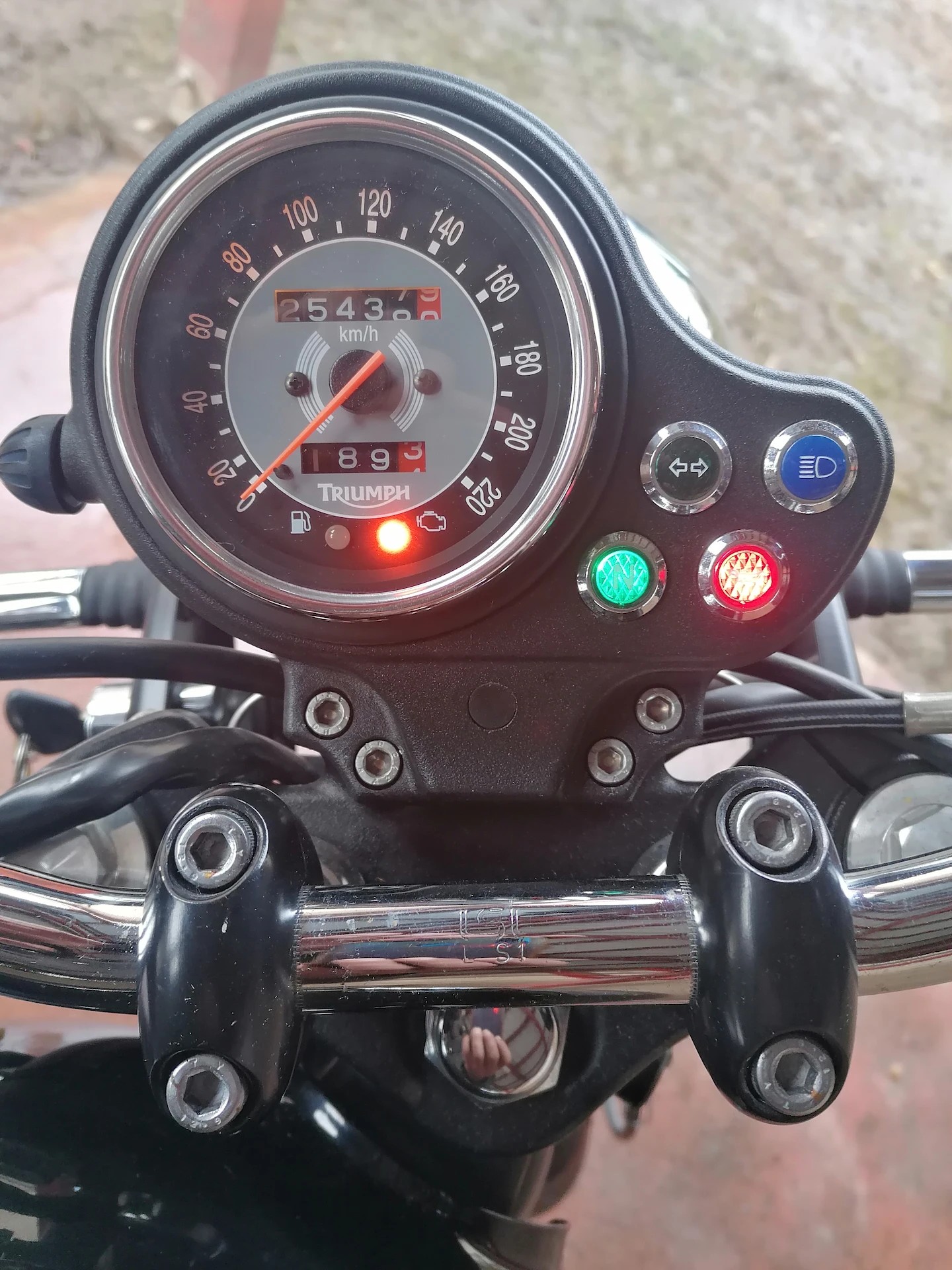 Triumph Bonneville 900 - Image 6