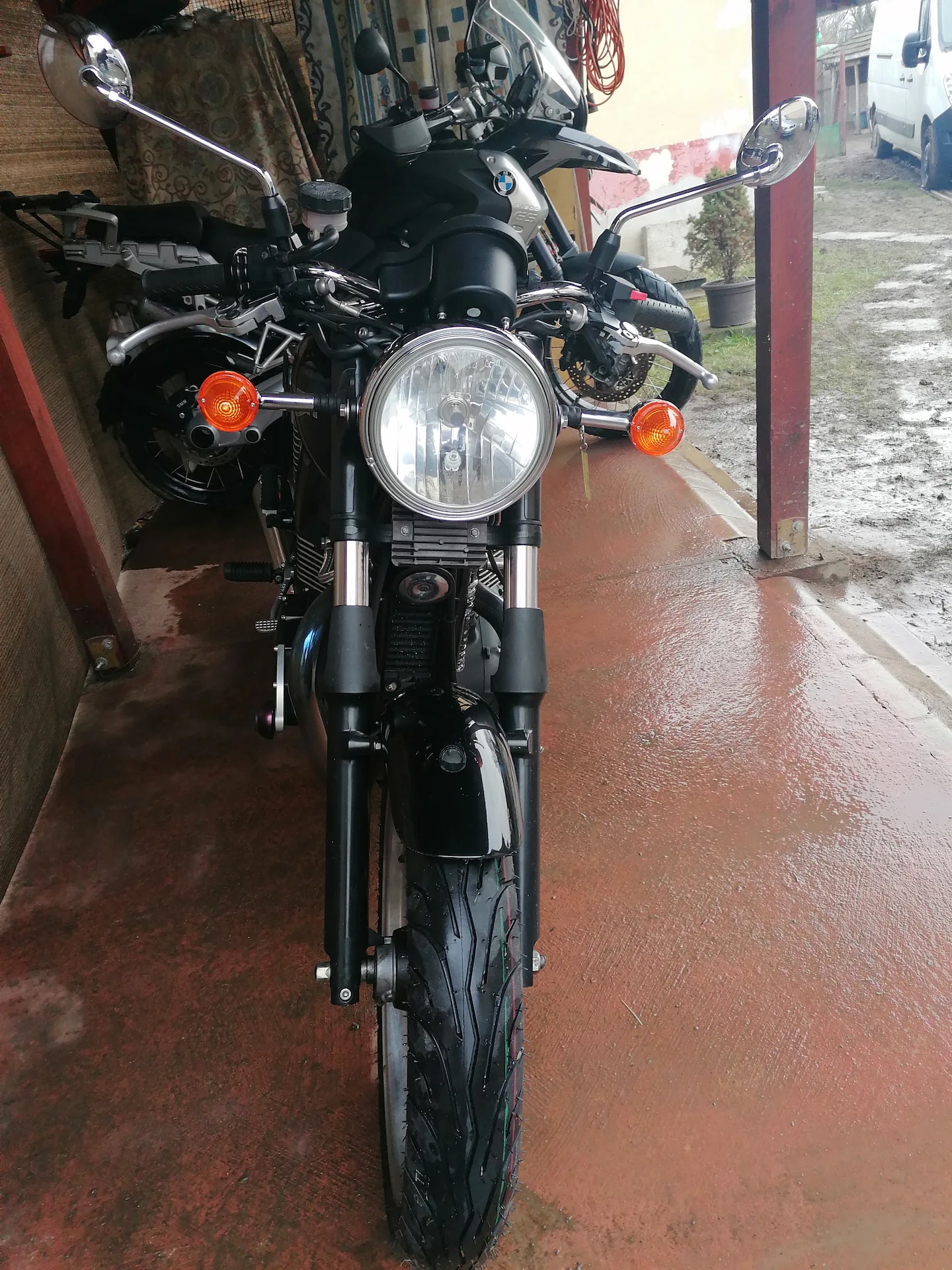 Triumph Bonneville 900 - Image 5