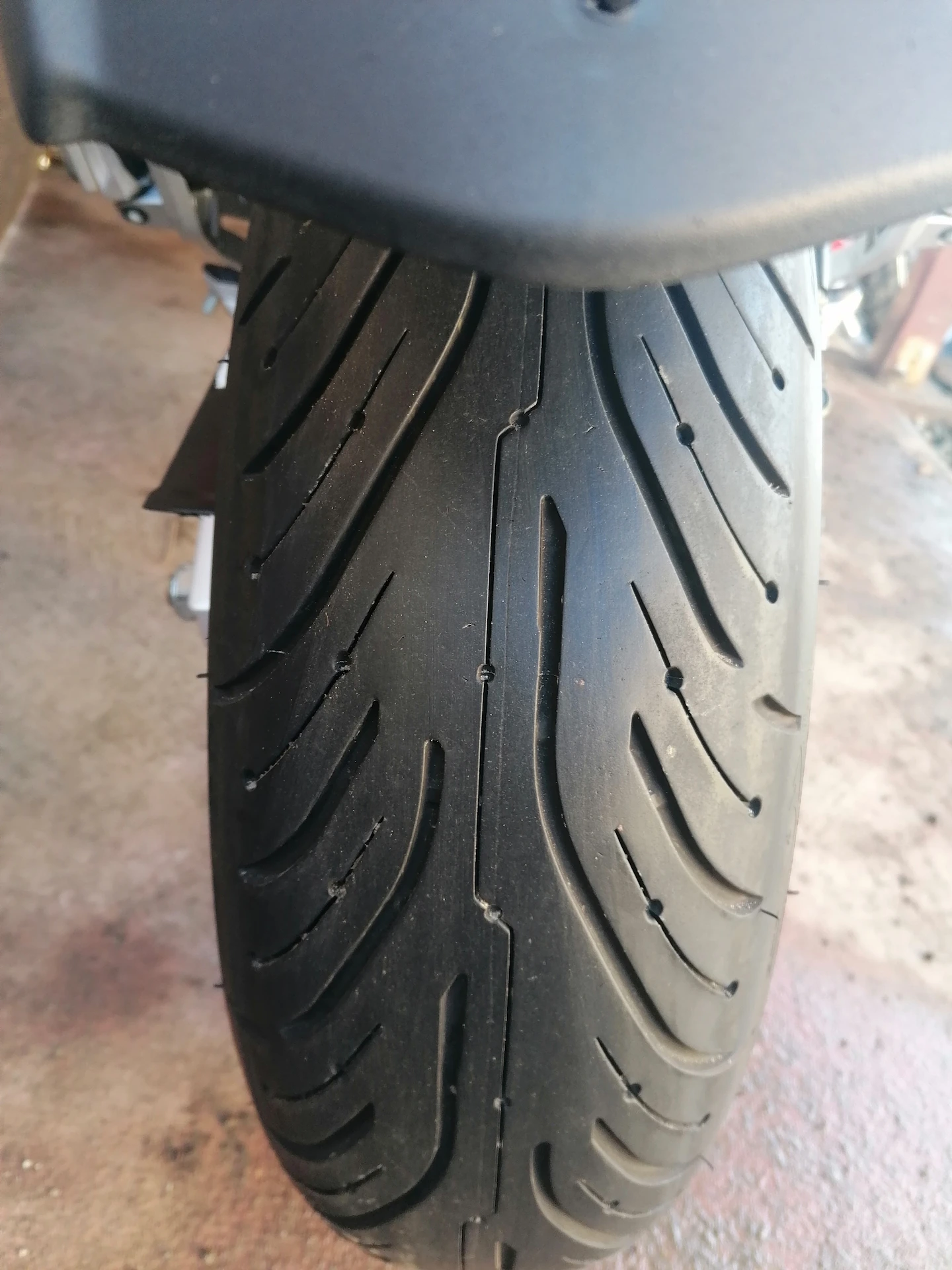 Suzuki GSR 600 - Image 6